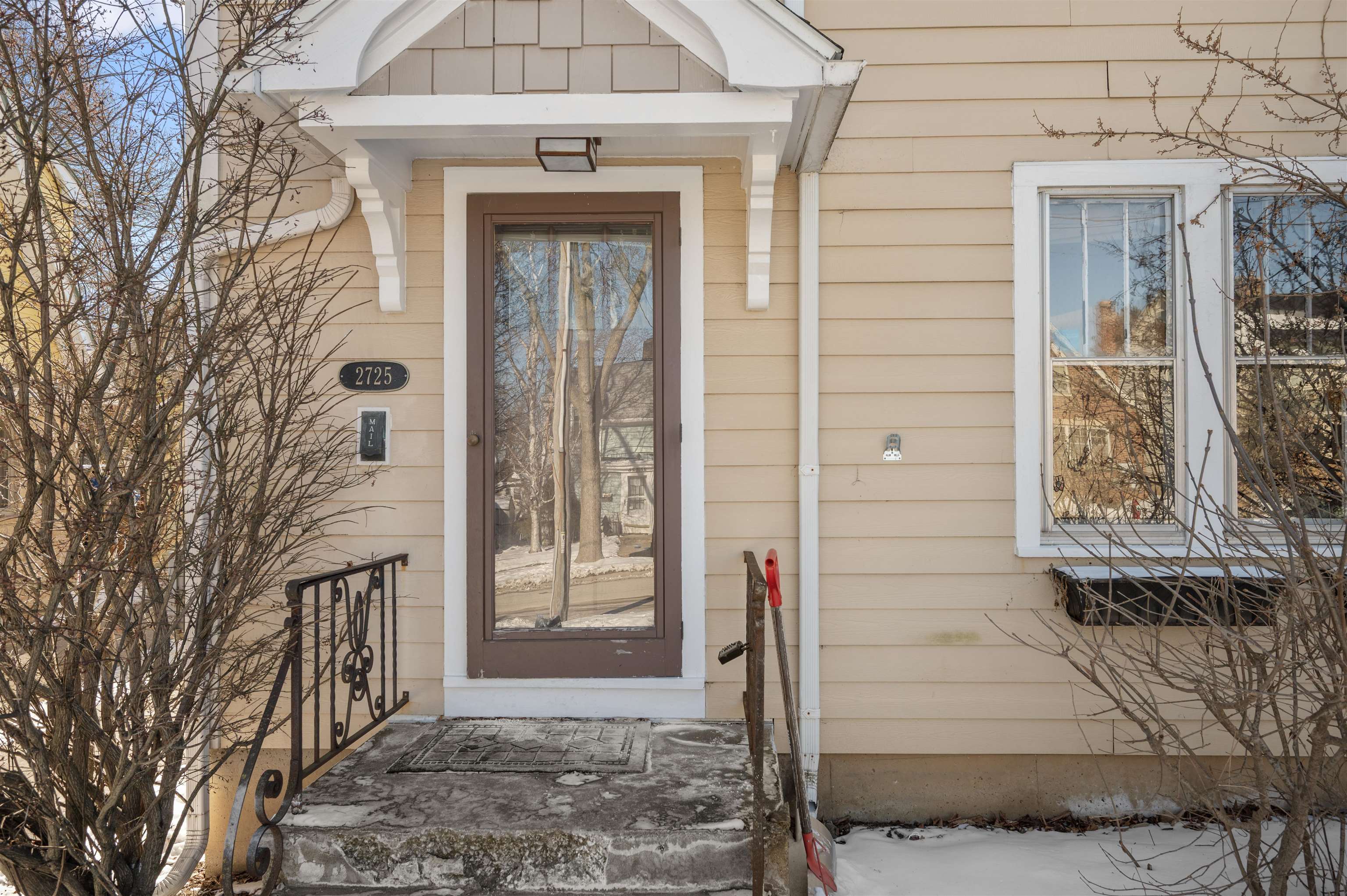 2725 Kendall Avenue Madison, WI 53705 - Photo 3 of 34
