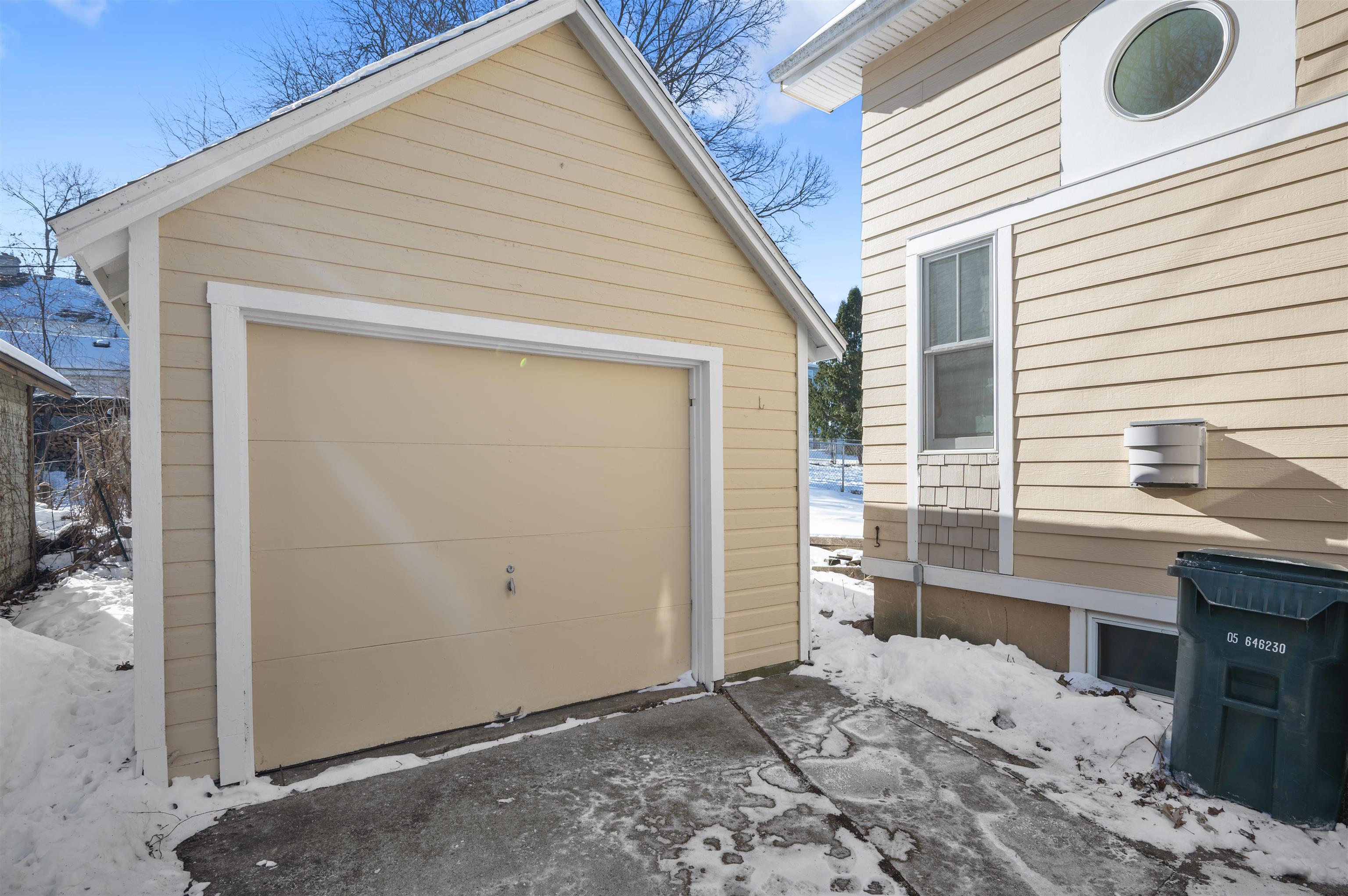 2725 Kendall Avenue Madison, WI 53705 - Photo 4 of 34