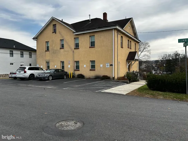 a view of a car park in front of house