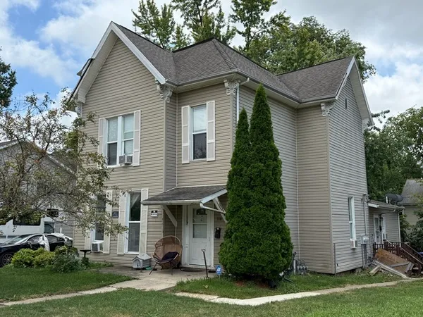 $110,000 | 810 West Market Street, Bloomington, IL 61701