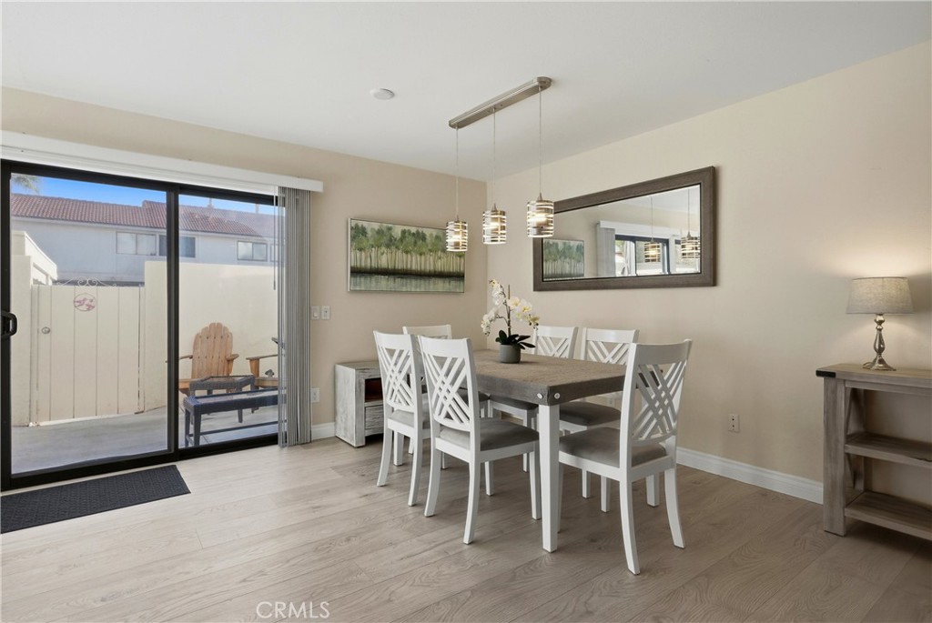 6147 Arroyo Road, Unit 4 Palm Springs, CA 92264 - Photo 7 of 31 Dining area with access to back patio