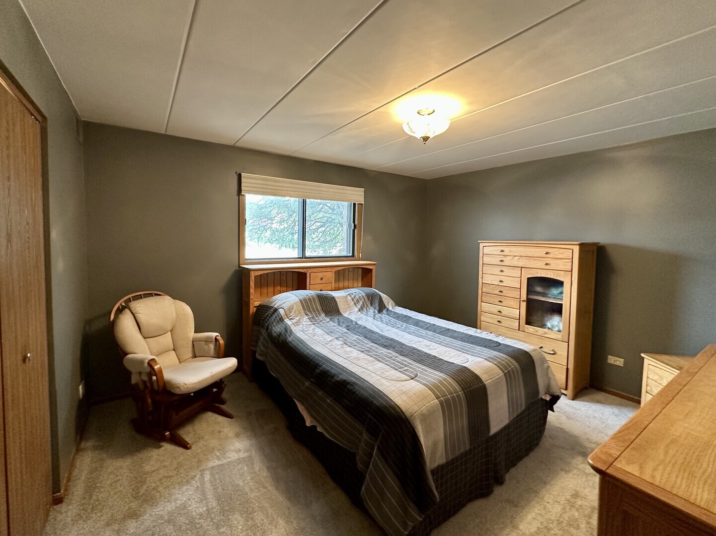 10930 Central Avenue, Unit 1B Chicago Ridge, IL 60415 - Photo 12 of 22 a bedroom with a bed chair and window