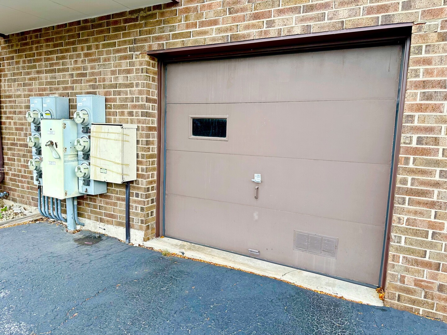10930 Central Avenue, Unit 1B Chicago Ridge, IL 60415 - Photo 17 of 22 a view of a door of the house