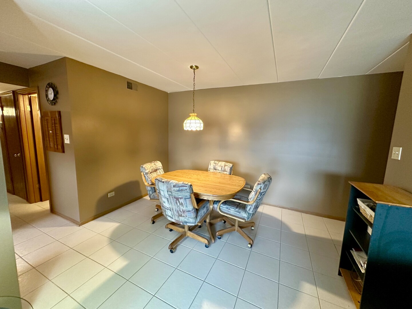 10930 Central Avenue, Unit 1B Chicago Ridge, IL 60415 - Photo 5 of 22 a view of a dining room with furniture and a chandelier