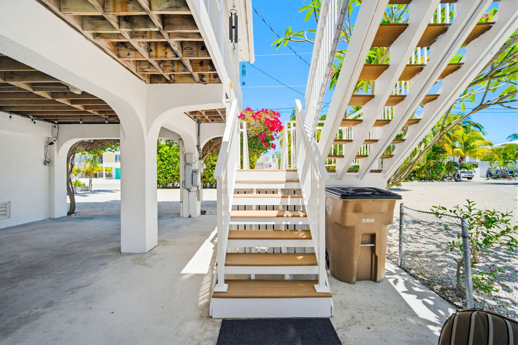 612 Blackbeard Road Summerland Key, FL 33042 - Photo 64 of 68 Split stair entry design