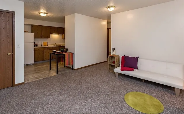 $750 | 240 South James Street, Other, IA 50111