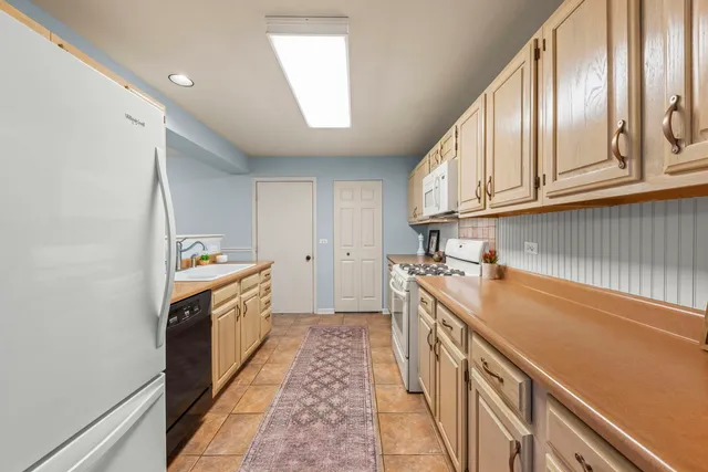 $315,000 | 30-w012 Mayfair Court, Warrenville, IL 60555