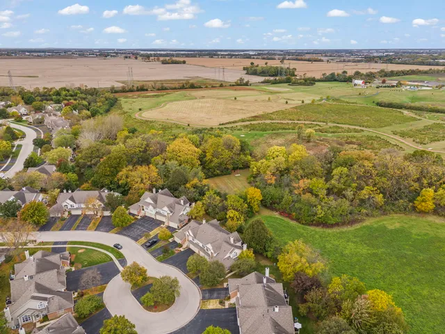 $315,000 | 30-w012 Mayfair Court, Warrenville, IL 60555