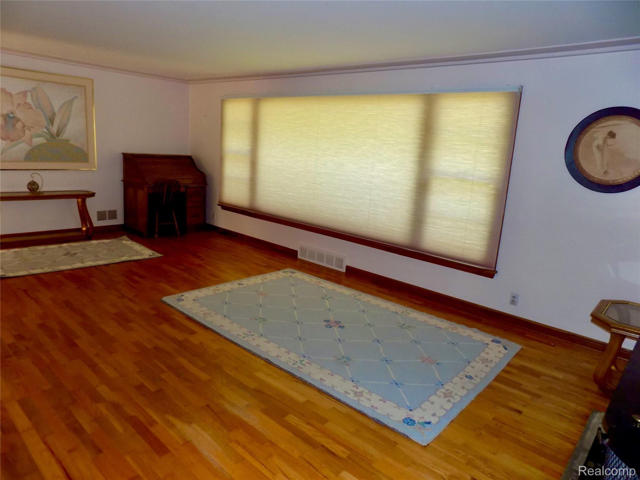 1348 Butcher Road Fenton, MI 48430 - Photo 11 of 28 BEAUTIFUL HARDWOOD FLOORS