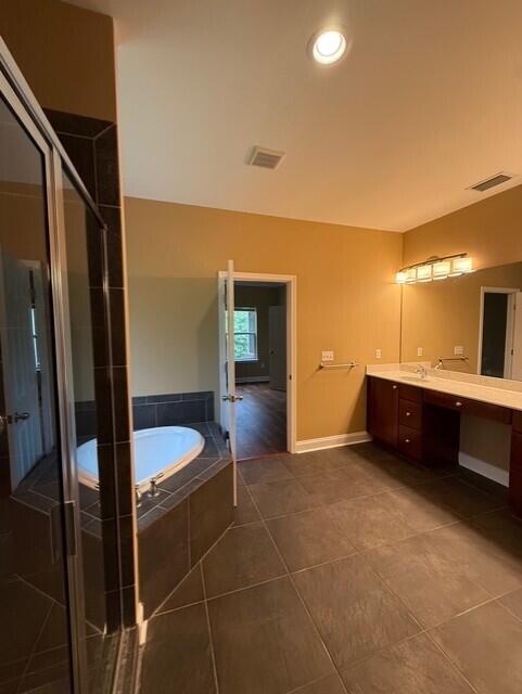 2069 County Highway 83A East Freeport, FL 32439 - Photo 12 of 26 a bathroom with a tub and a sink