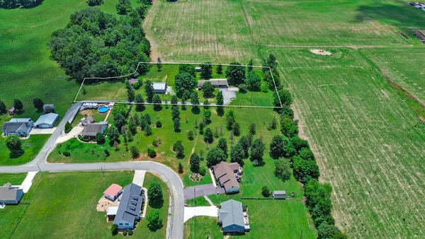 $389,900 | 200 Acorn Hill Drive, Sparta, TN 38583