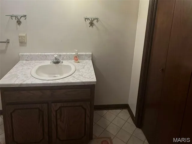 $650,000 | 111 Hwy Bb, Iberia, MO 65486