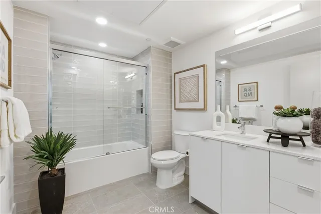 $5,195 | 12078 Guerin Street, Unit 201, Studio City, CA 91604