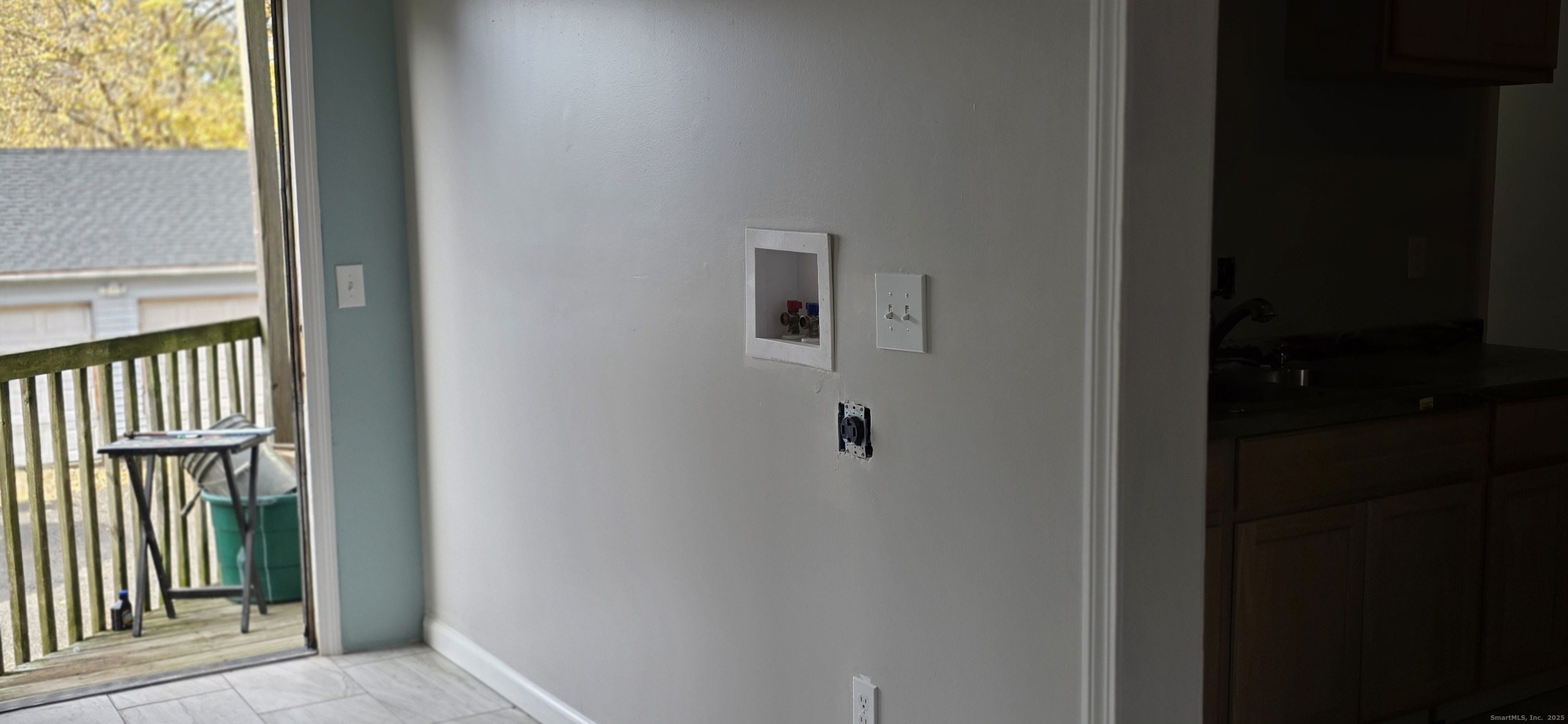 47 Williams Street Hartford, CT 06120 - Photo 16 of 18 a view of a porch of a house