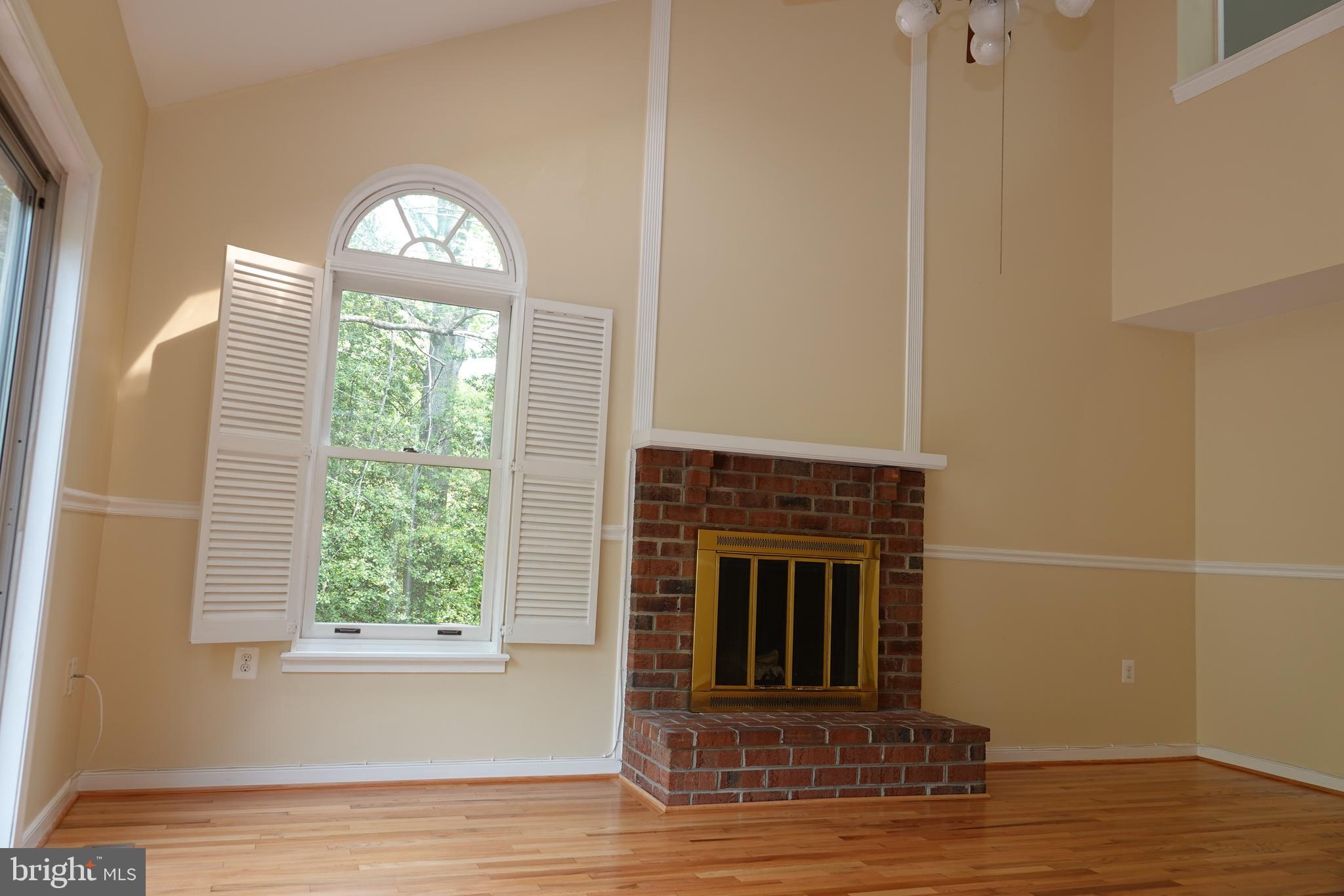 10295 Dunn Meadow Road Vienna, VA 22182 - Photo 6 of 37