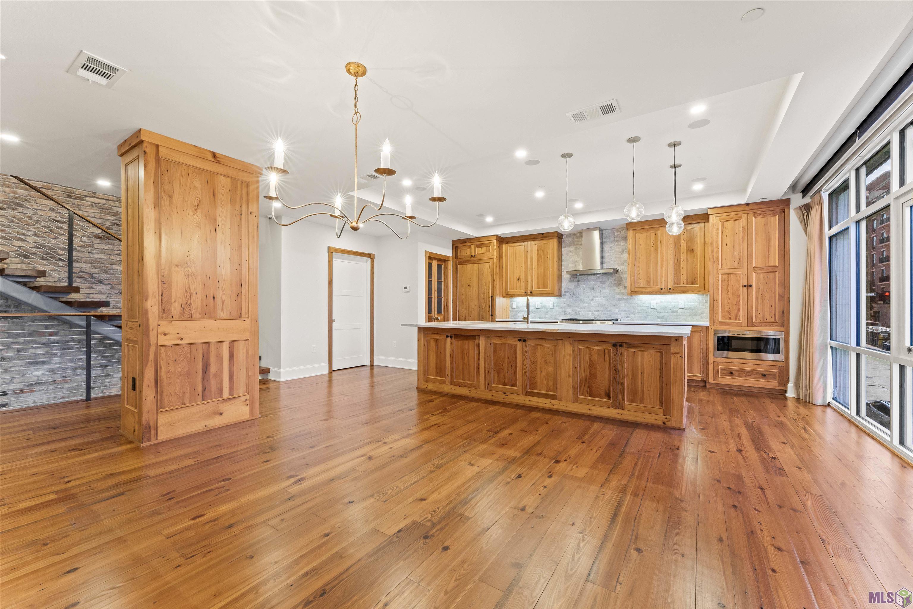 131 Main Street Baton Rouge, LA 70802 - Photo 7 of 43 dining/kitchen