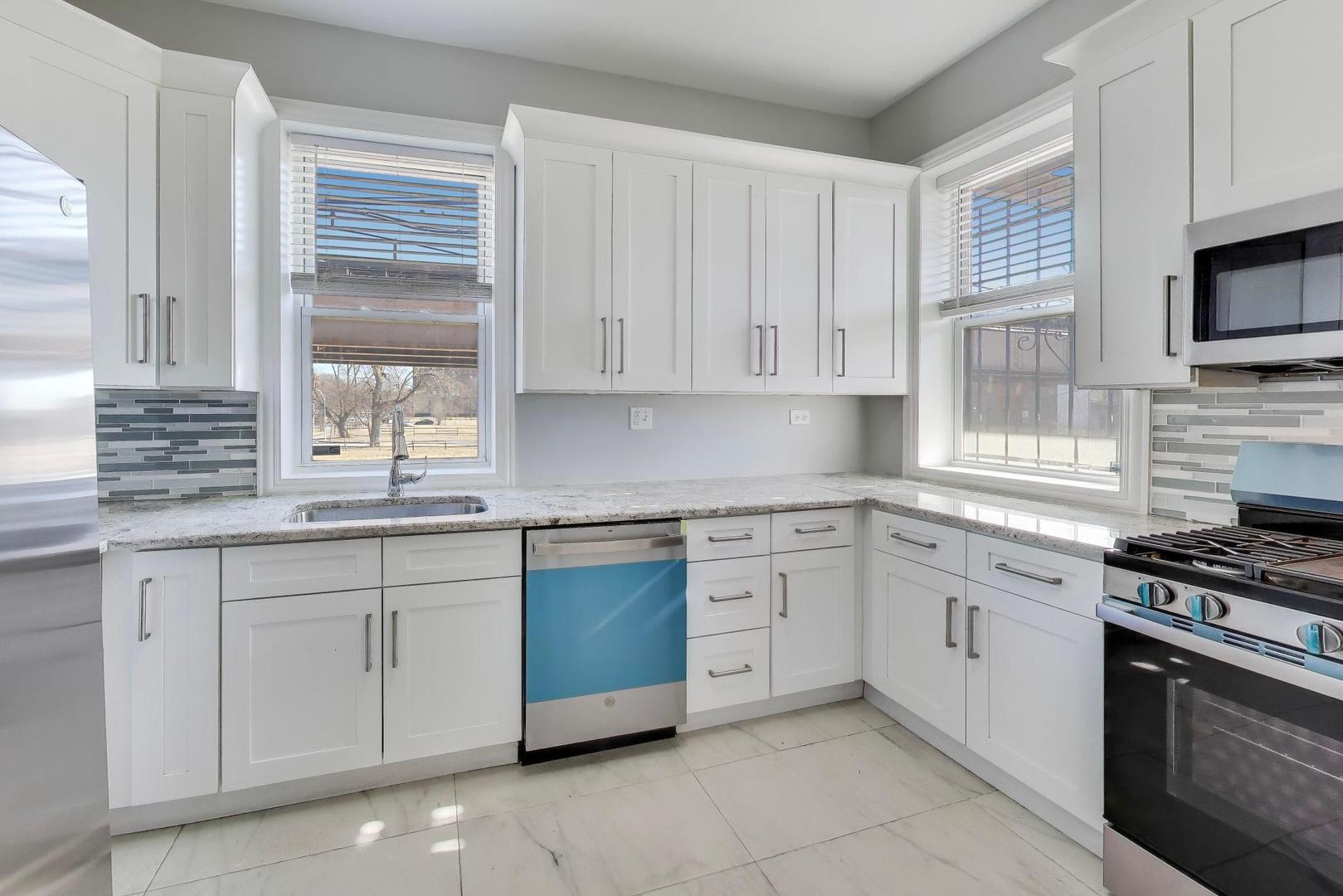 313 East 60th Street, Unit 1 Chicago, IL 60637 - Photo 13 of 49