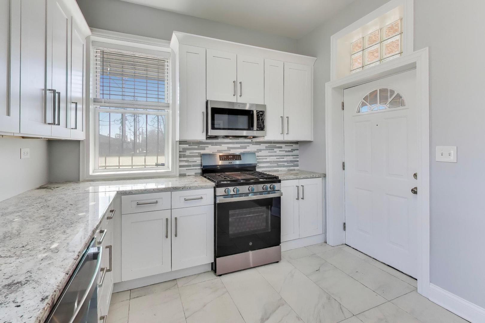 313 East 60th Street, Unit 1 Chicago, IL 60637 - Photo 14 of 49