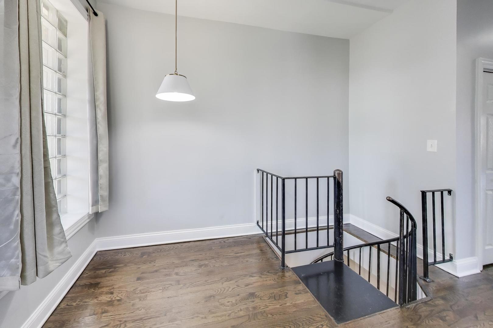 313 East 60th Street, Unit 1 Chicago, IL 60637 - Photo 17 of 49