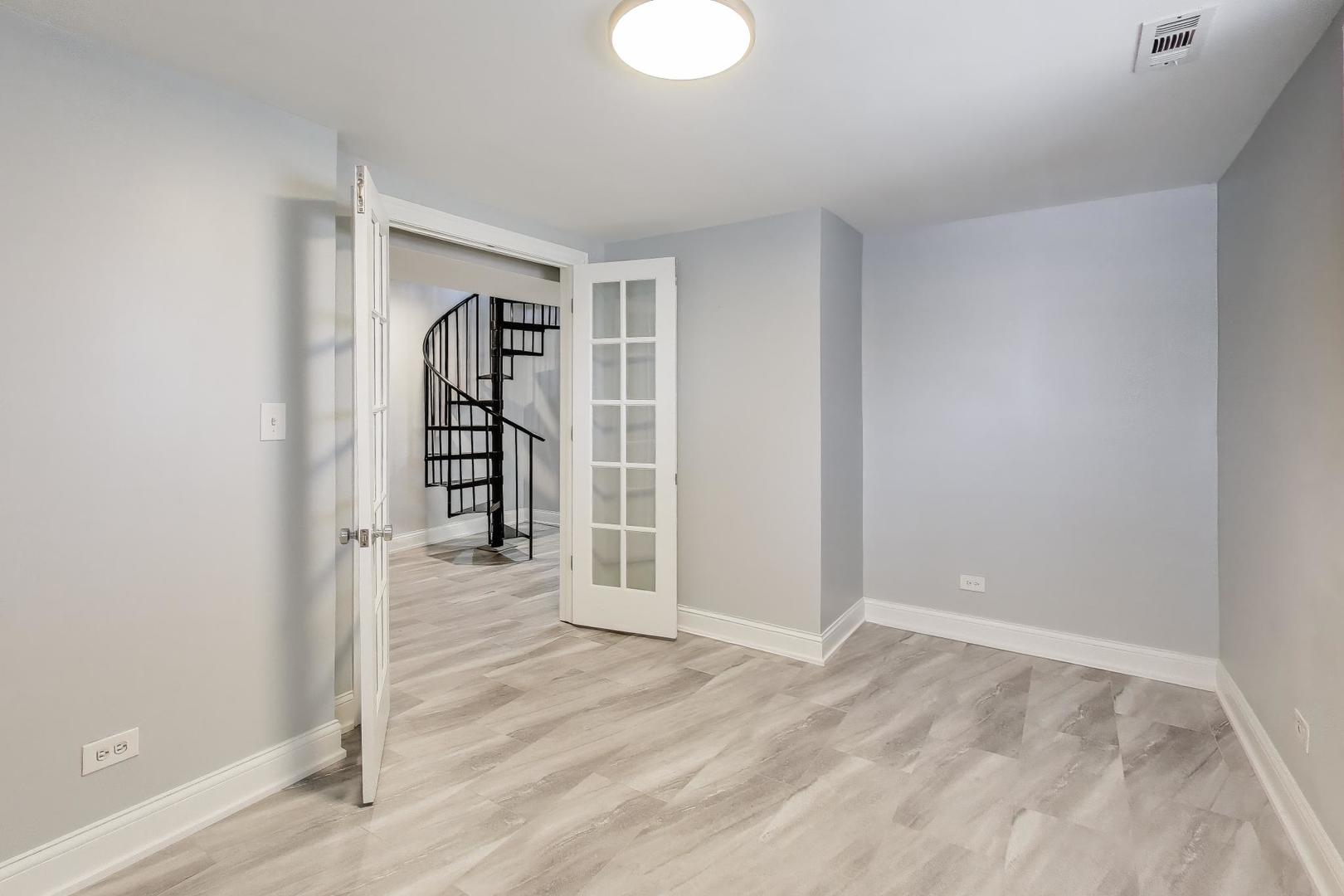 313 East 60th Street, Unit 1 Chicago, IL 60637 - Photo 30 of 49