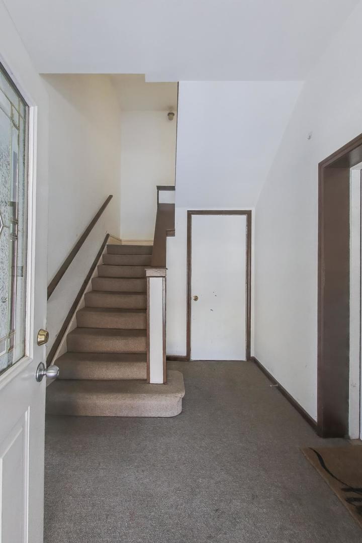 313 East 60th Street, Unit 1 Chicago, IL 60637 - Photo 3 of 49