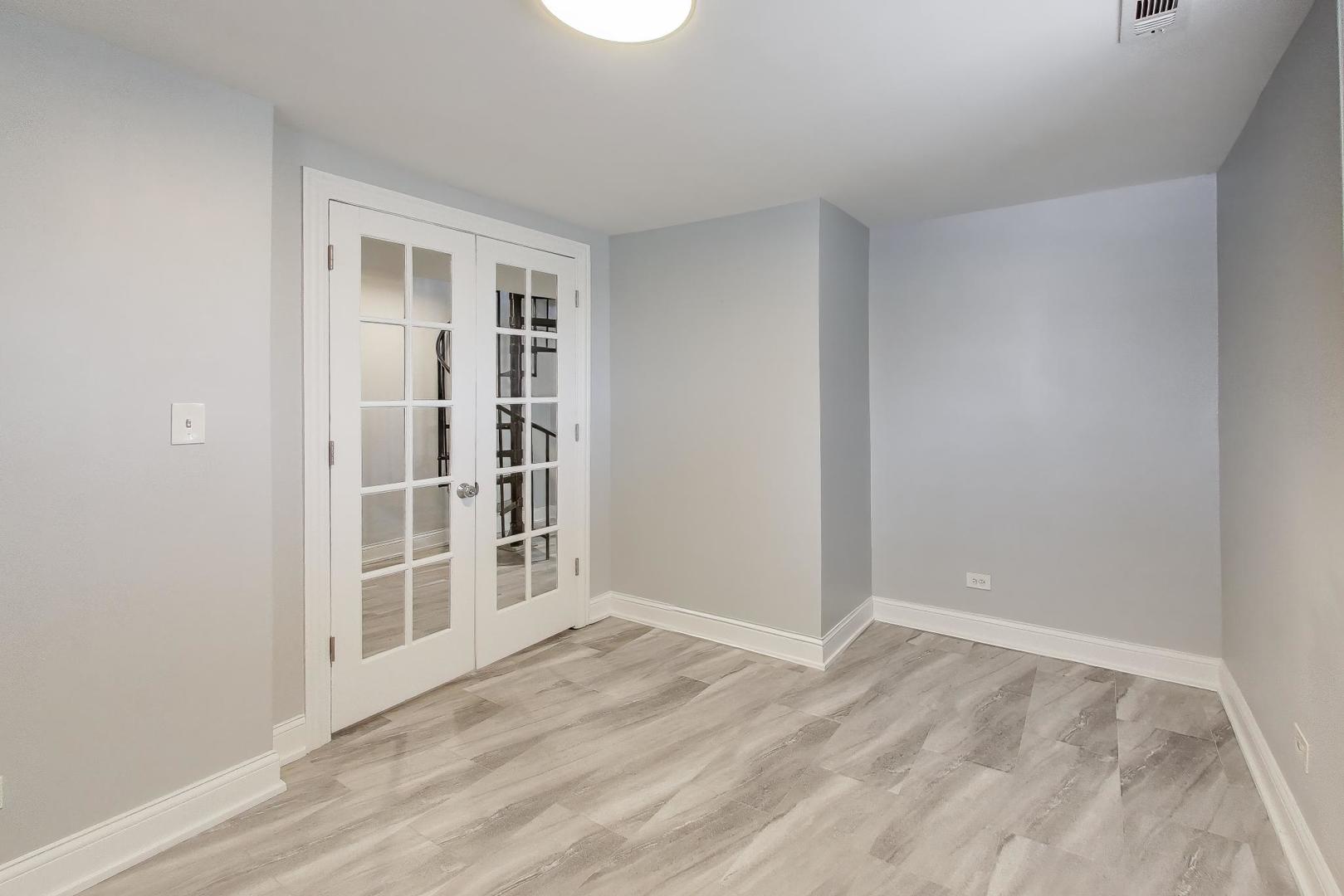 313 East 60th Street, Unit 1 Chicago, IL 60637 - Photo 31 of 49