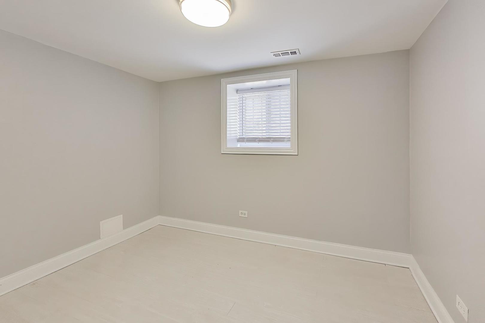 313 East 60th Street, Unit 1 Chicago, IL 60637 - Photo 38 of 49