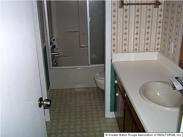 12062 Roddy Road Gonzales, LA 70737 - Photo 5 of 7 Gallery Image 5