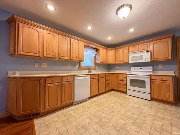 $219,900 | 2007 Jackson Drive, Vincennes, IN 47591