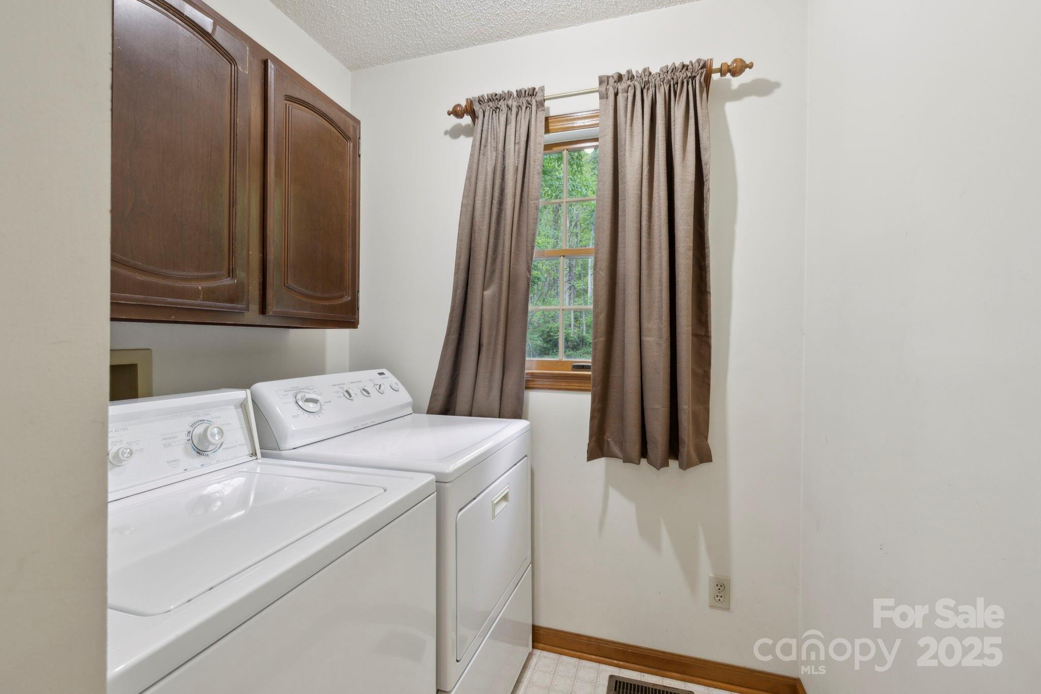 426 Pinners Cove Road Asheville, NC 28803 - Photo 16 of 27