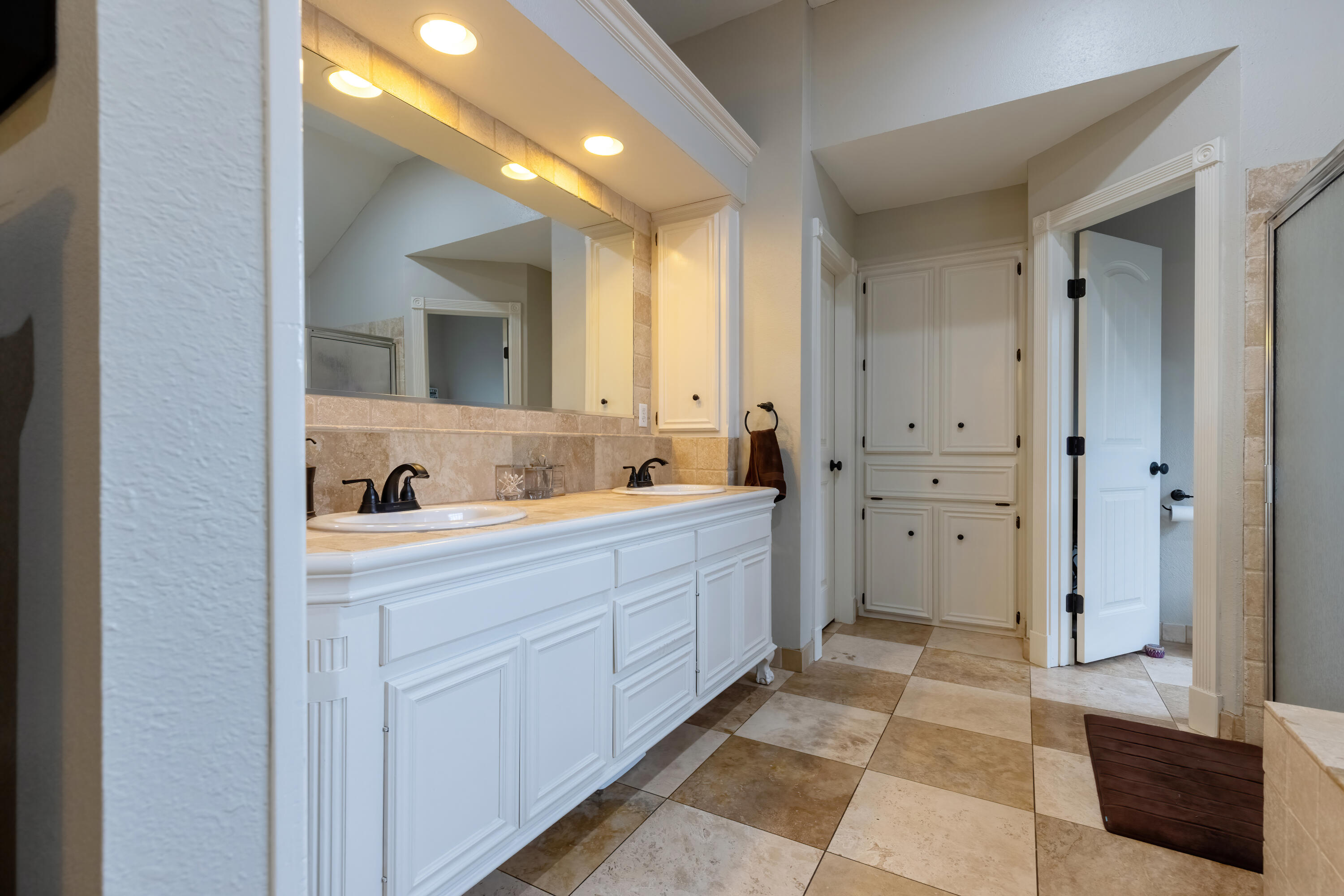 7807 Homestead Avenue Lubbock, TX 79424 - Photo 19 of 31 a spacious bathroom with a mirror a sink and shower