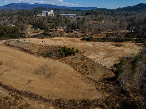 $1,400,000 | 1 Snap-On Drive, Murphy, NC 28906