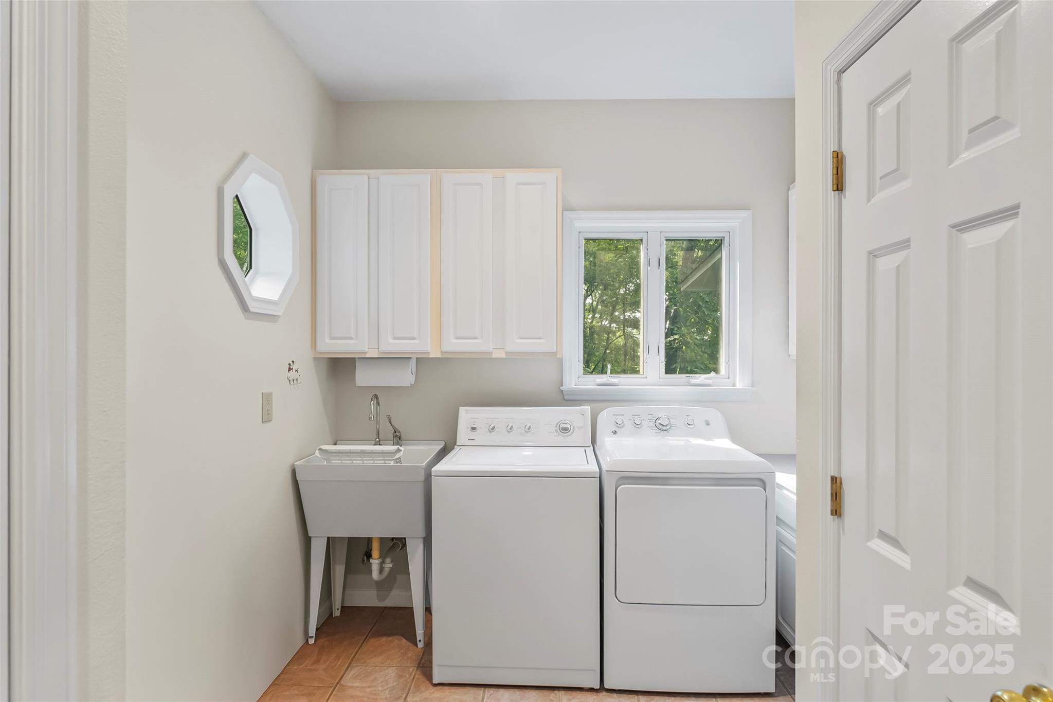 506 Kings Ridge Asheville, NC 28804 - Photo 24 of 44 a utility room with dryer and washer
