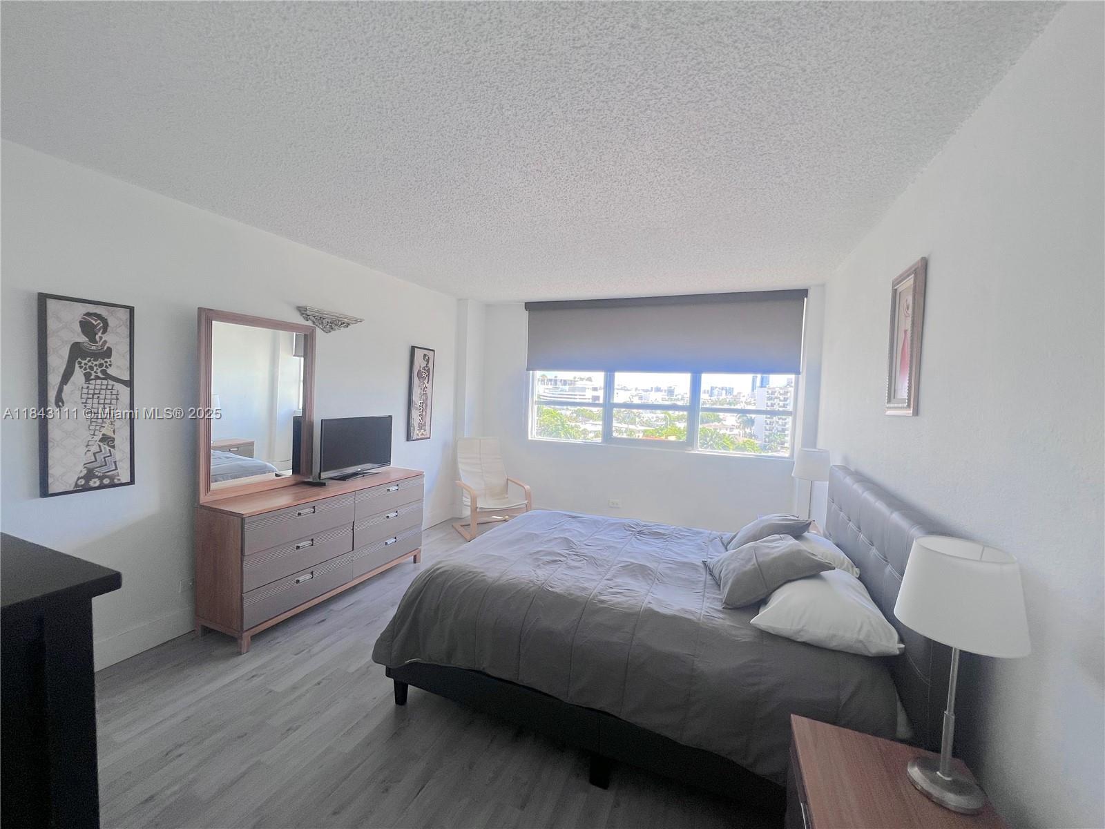 1500 Bay Road, Unit 808S Miami Beach, FL 33139 - Photo 14 of 33 Gallery Image 14