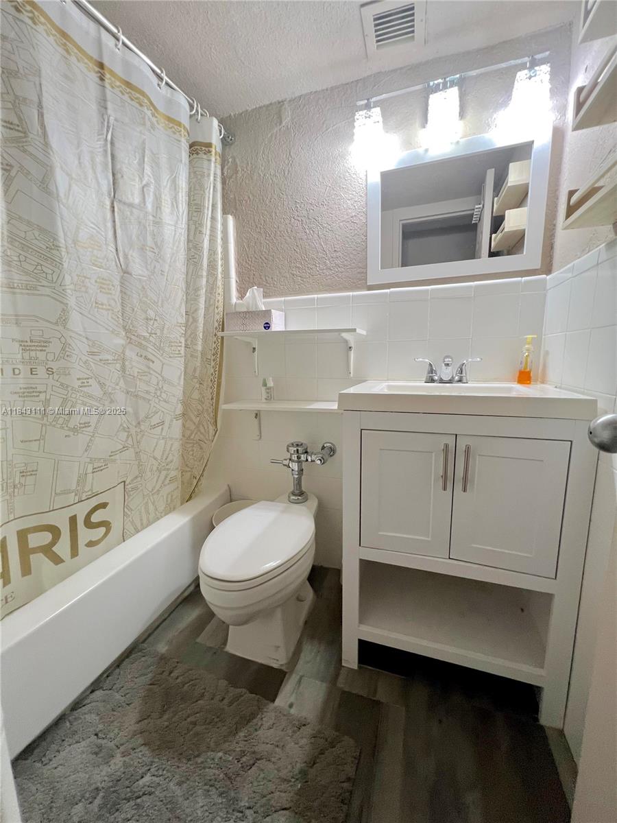 1500 Bay Road, Unit 808S Miami Beach, FL 33139 - Photo 19 of 33 Gallery Image 19