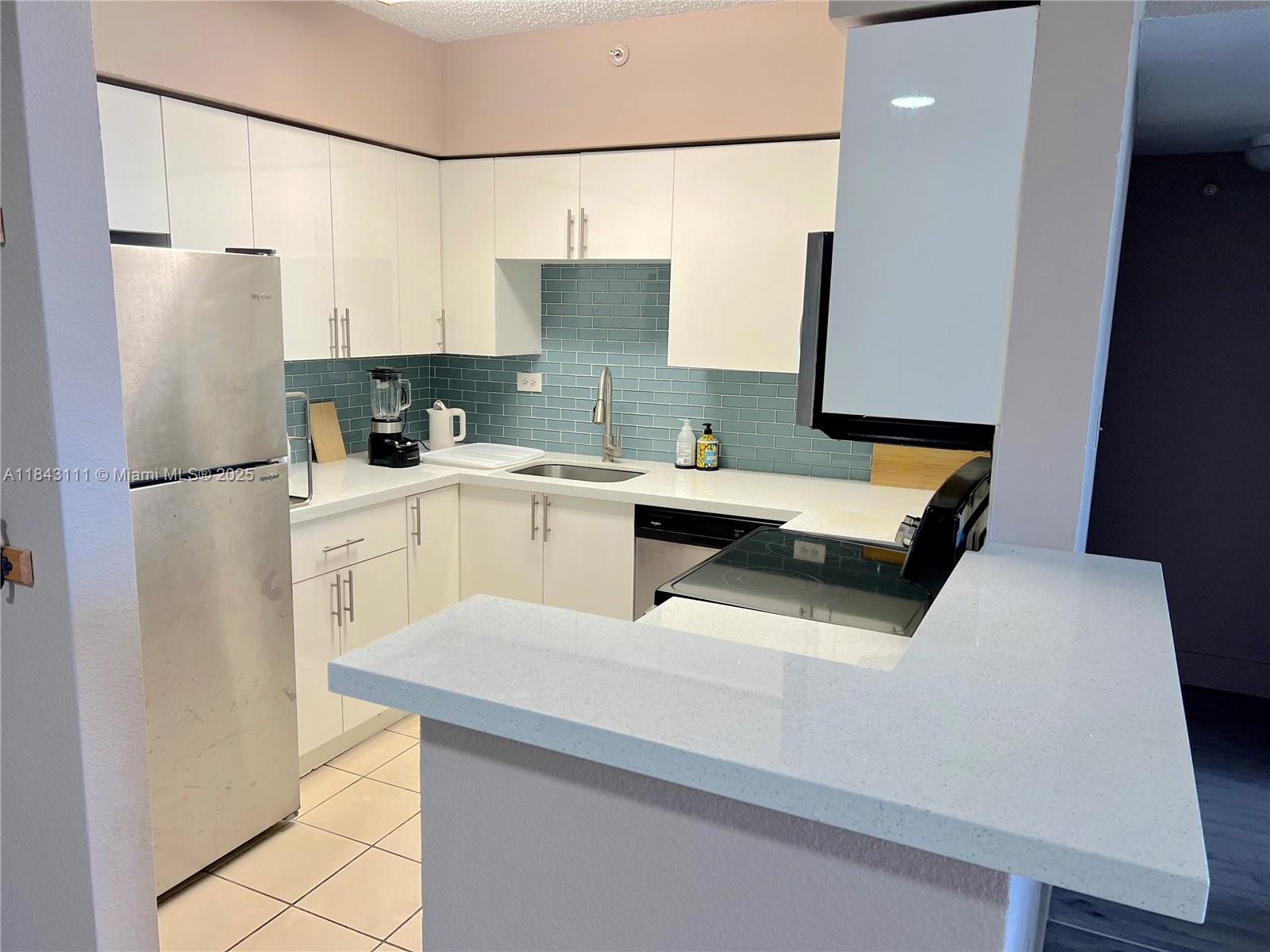 1500 Bay Road, Unit 808S Miami Beach, FL 33139 - Photo 5 of 33 Gallery Image 5