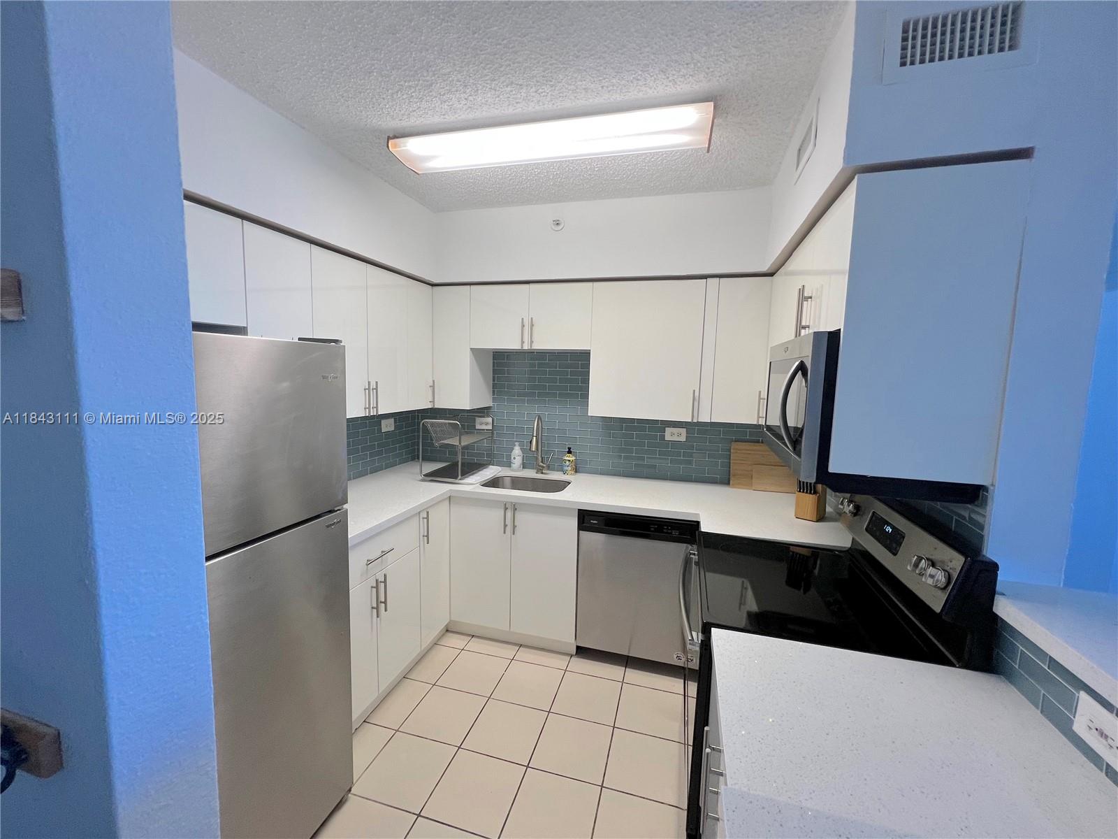 1500 Bay Road, Unit 808S Miami Beach, FL 33139 - Photo 6 of 33 Gallery Image 6