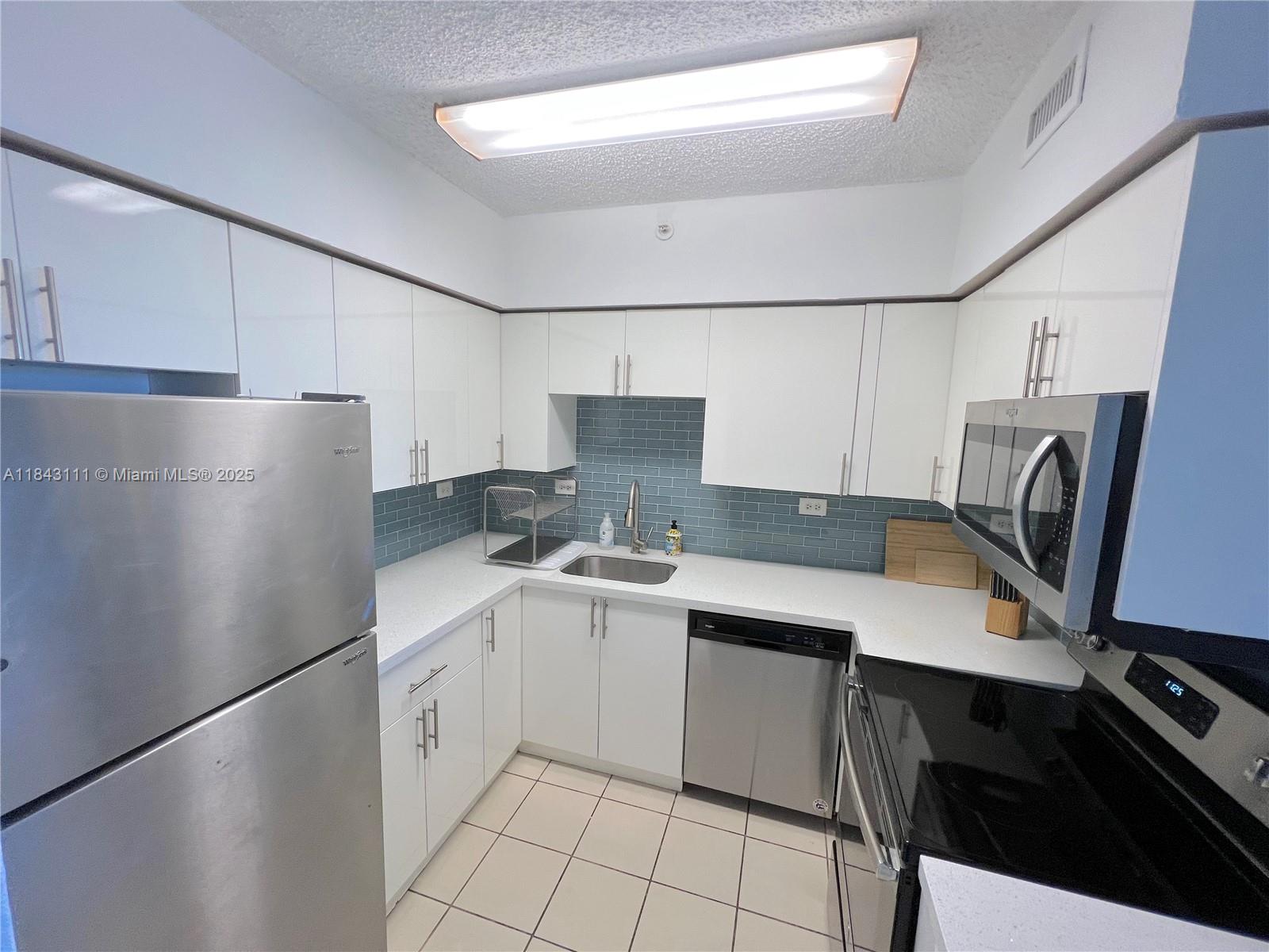 1500 Bay Road, Unit 808S Miami Beach, FL 33139 - Photo 7 of 33 Gallery Image 7
