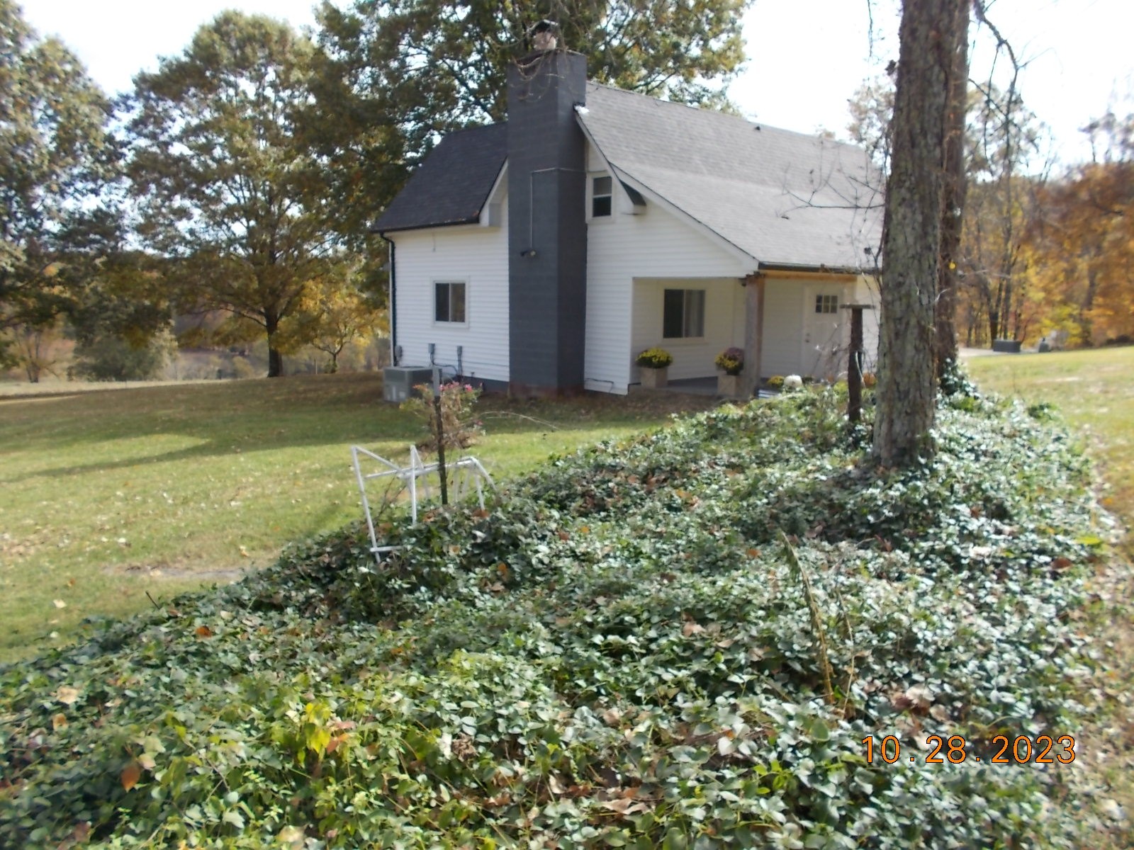 260 Round Top Road Alexandria, TN 37012 - Photo 11 of 65 a backyard of a house with table and chairs