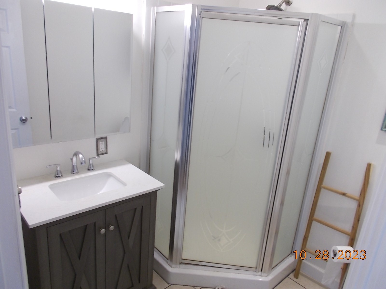 260 Round Top Road Alexandria, TN 37012 - Photo 40 of 65 a bathroom with a sink a mirror and a vanity