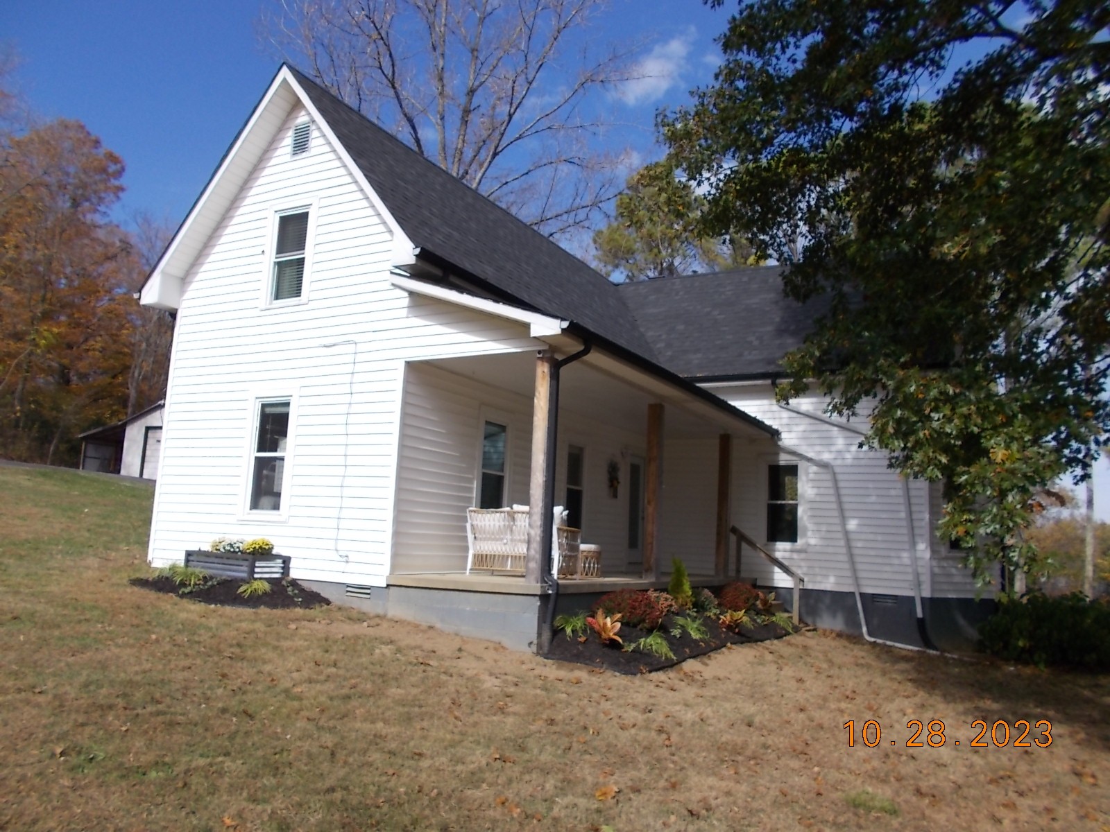 260 Round Top Road Alexandria, TN 37012 - Photo 4 of 65 a view of a house with a yard and wooden fence