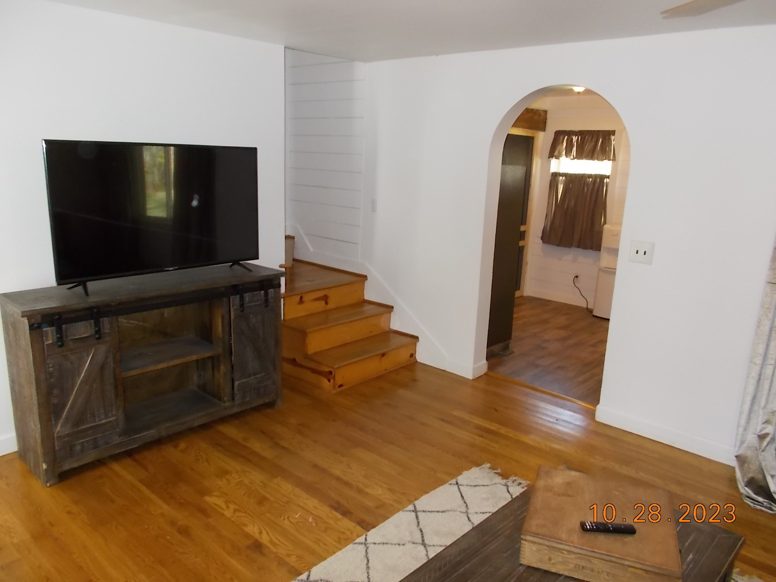 260 Round Top Road Alexandria, TN 37012 - Photo 50 of 65 a living room with furniture and a flat screen tv