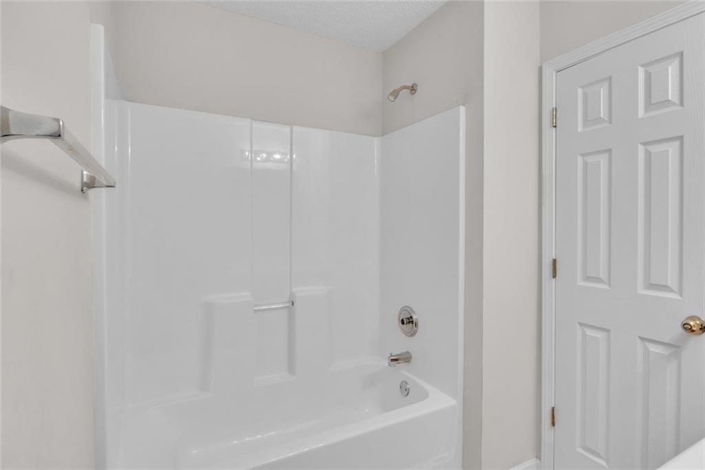7243 April Court Morrow, GA 30260 - Photo 14 of 29 a bathroom with a bathtub