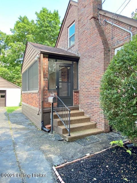 4729 Dover Road Louisville, KY 40216 - Photo 1 of 23 Screened Porch