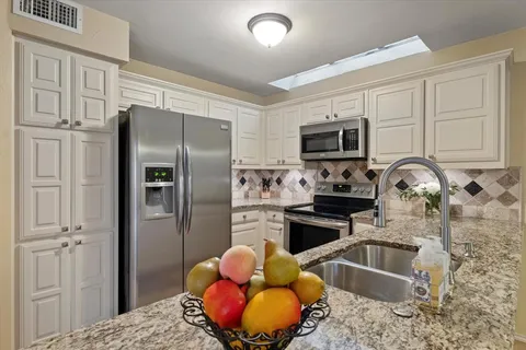 $560,000 | 14683 Plage Lane, Addison, TX 75001