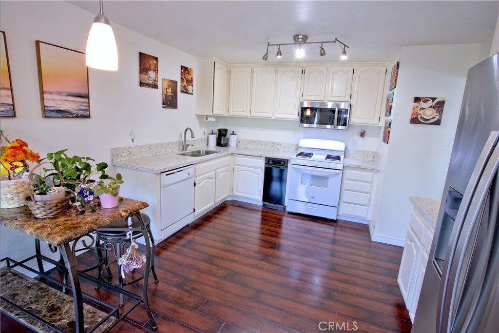 1083 Lakeview Terrace Azusa, CA 91702 - Photo 20 of 36 a kitchen with stainless steel appliances a stove a sink dishwasher and a refrigerator
