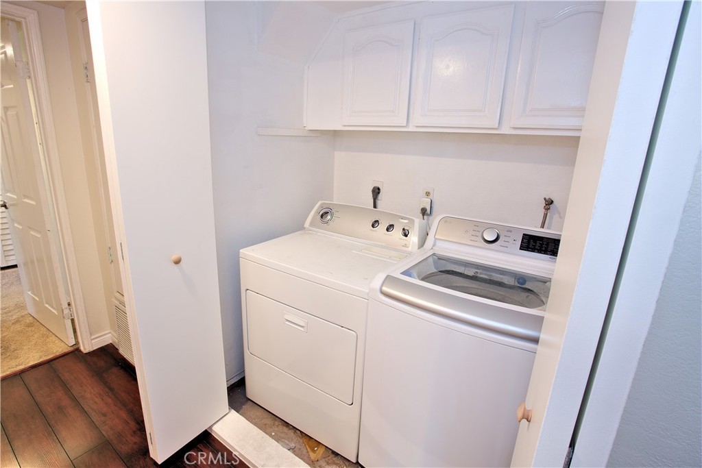 1083 Lakeview Terrace Azusa, CA 91702 - Photo 33 of 36 a utility room with dryer and washer