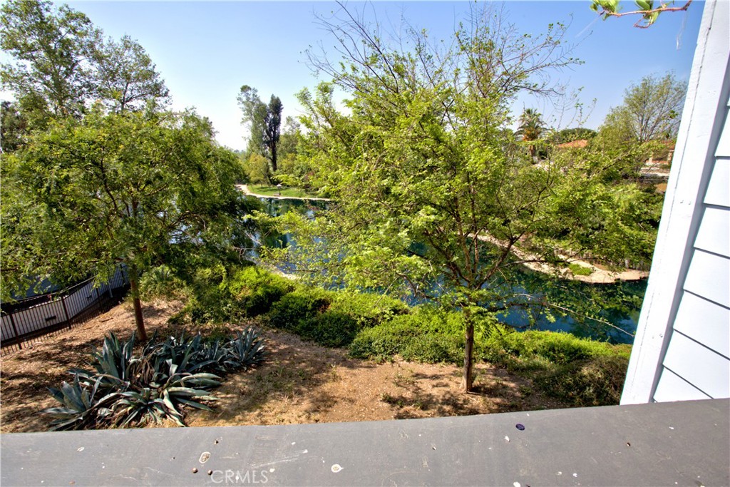 1083 Lakeview Terrace Azusa, CA 91702 - Photo 36 of 36 a view of a garden with plants