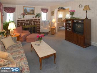 927 Edgewood Road Havertown, PA 19083 - Photo 2 of 6