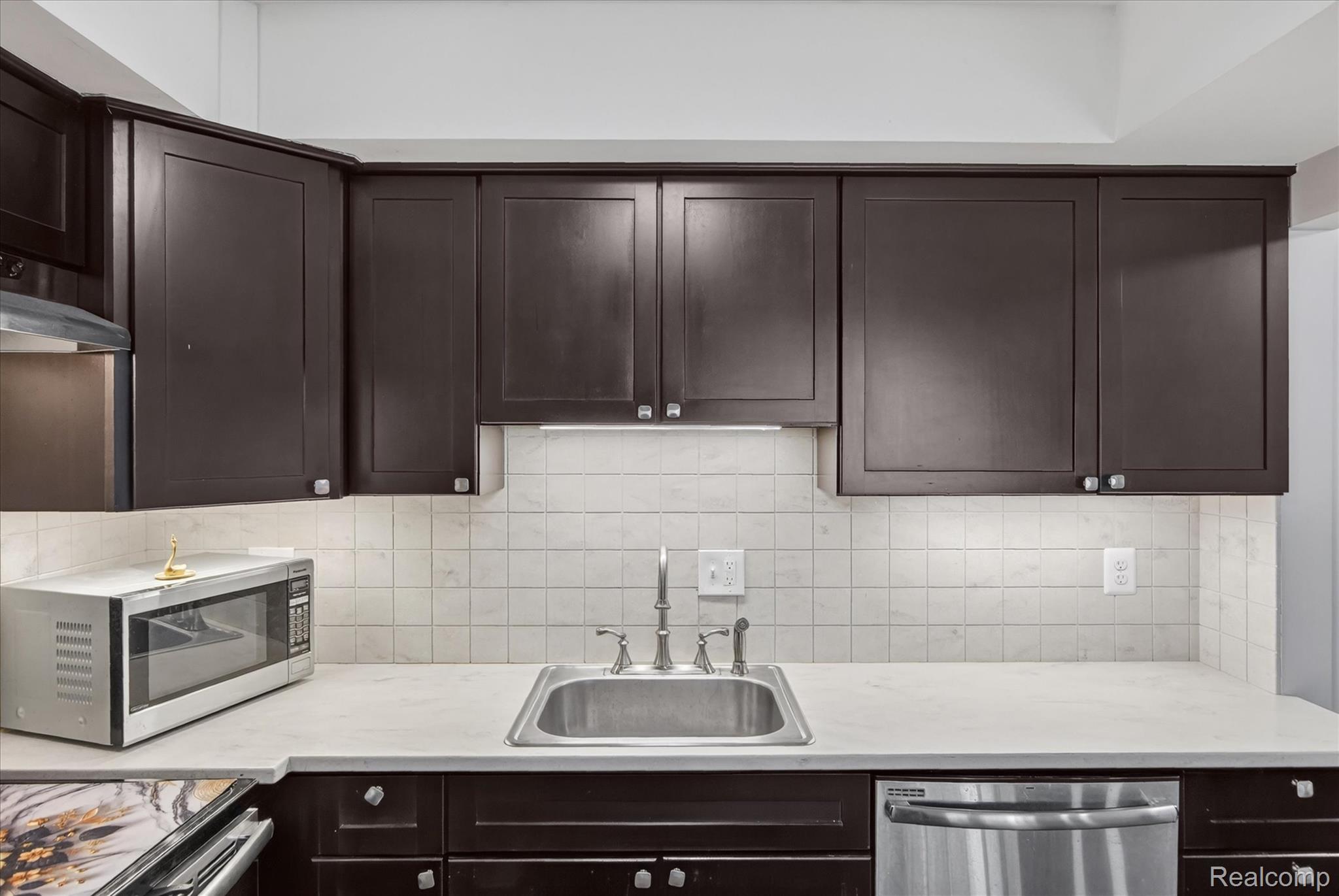 32600 Hoover Road, Unit 81 Warren, MI 48093 - Photo 12 of 25 13-32600-Hoover-Rd-WindowStill.jpg